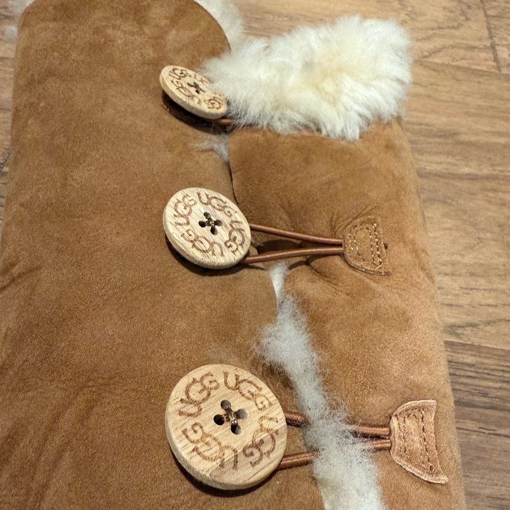 Bailey Button Uggs - Size 9 - Great Condition - image 2